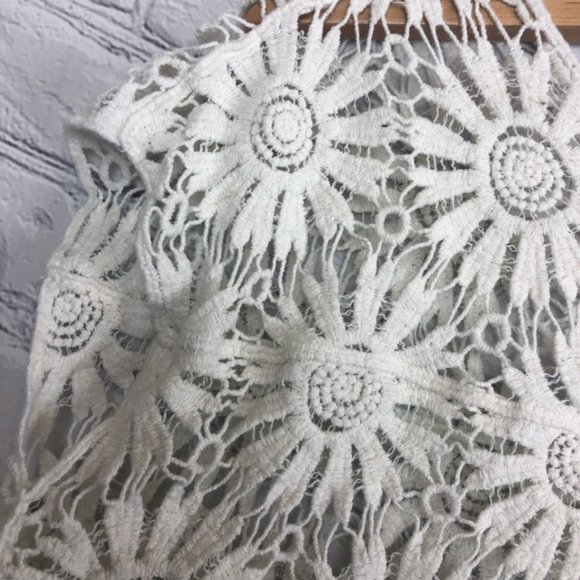 Forever 21 Top Crochet Floral Open Knit Crop Sz Sm - Picture 3 of 8
